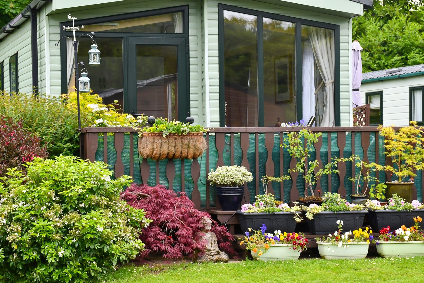 Holiday home with decking and flower garden